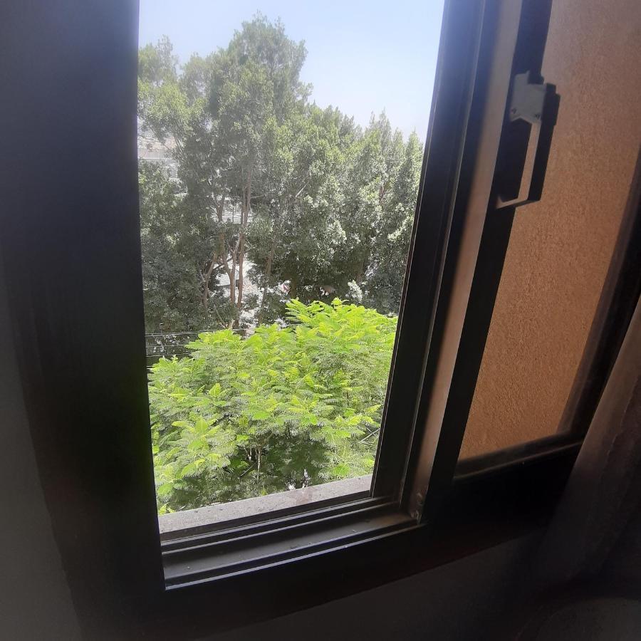 Panorama Apartment With A Charming View Of Cairo International Airport All The Apt For You With Free Airport Pick Up Or Drop Off Limousine شقة بانوراما بإطلالة ساحرة على مطار القاهرة الدولي Exteriör bild